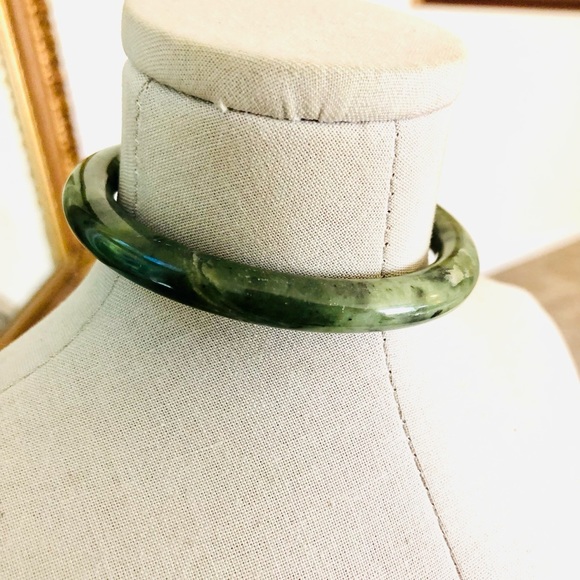 Vintage Green Stone Bangle Bracelet - Picture 5 of 17
